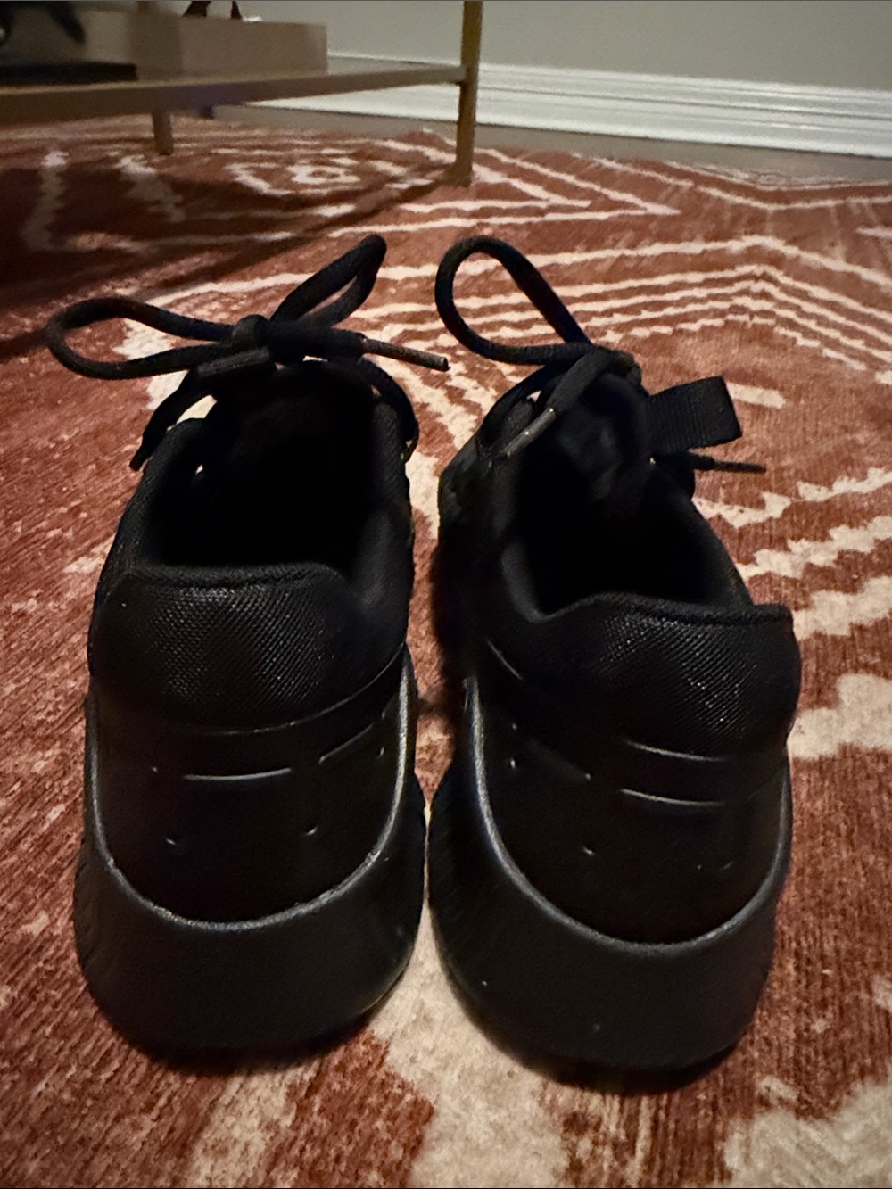Women’s Nike Metcon Sneakers - Picture 4 of 6